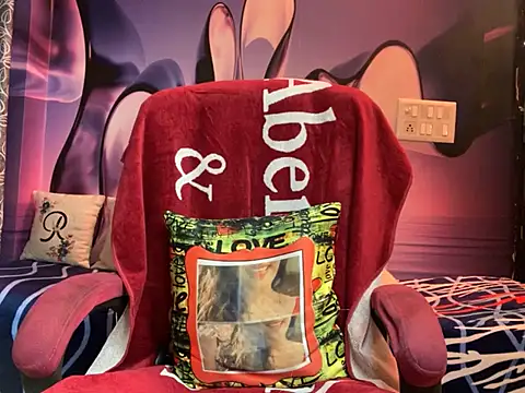 Royal girl 1 online show from 02-20-25, 08:03