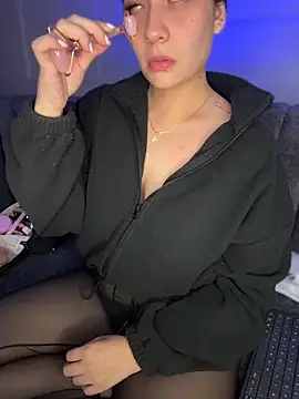 GabriellaFerrer online show from 10-31-25, 10:05