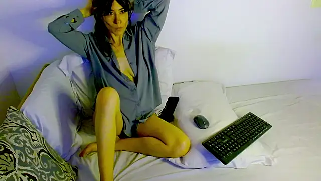 Snapshot of samanta_r_ chatting on 06-05-26, 05:18 samanta r online show from 06-05-26, 05:18