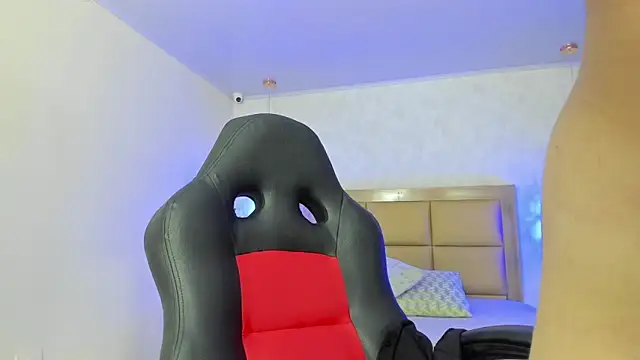 LARSONMIA online show from 10-01-25, 12:22