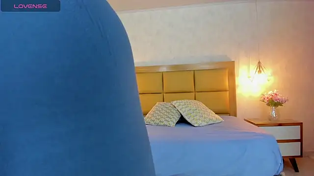 LARSONMIA online show from 10-31-25, 12:39