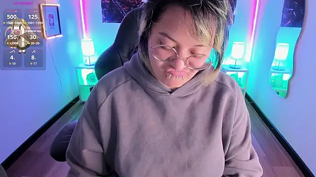 lucky-leah online show from 10-25-25, 03:47