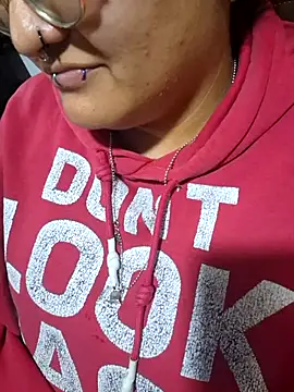 lucky-leah online show from 11-21-25, 04:11