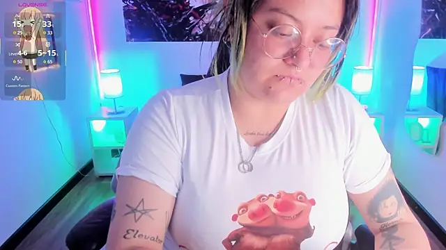 lucky-leah online show from 12-18-25, 03:23