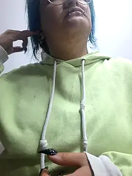 lucky-leah online show from 04-18-26, 04:16