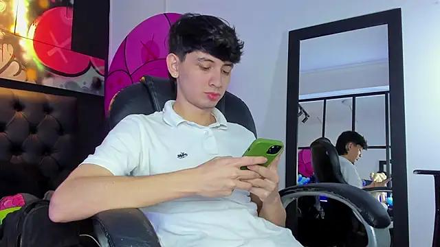 Snapshot of Santi_delacruz chatting on 02-26-25, 04:24 Santi delacruz online show from 02-26-25, 04:24