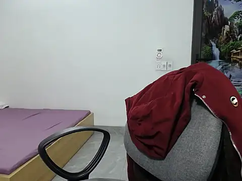 Snapshot of Love_bug15 chatting on 12-21-24, 12:09 Love bug15 online show from 12-21-24, 12:09