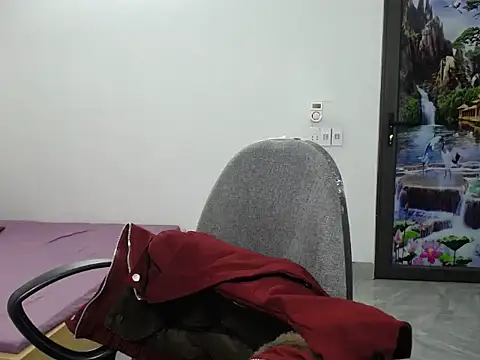 Snapshot of Love_bug15 chatting on 12-23-24, 09:49 Love bug15 online show from 12-23-24, 09:49