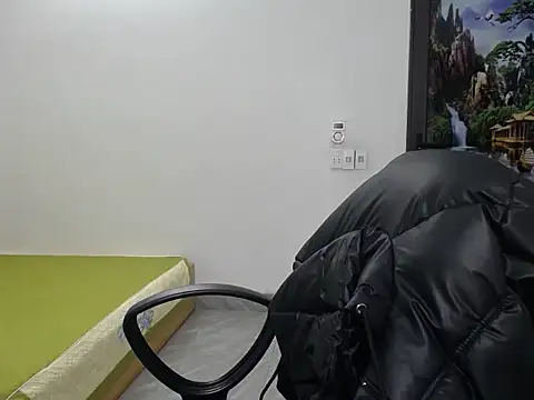 Snapshot of Love_bug15 chatting on 01-21-25, 03:15 Love bug15 online show from 01-21-25, 03:15