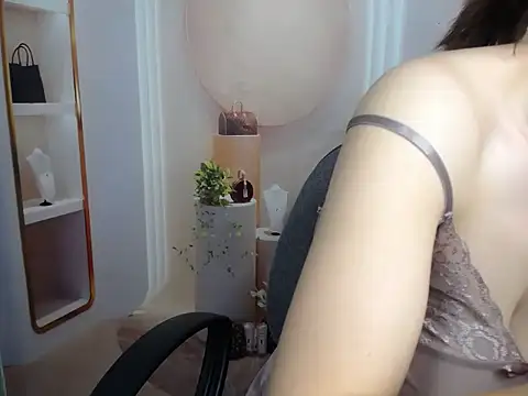 Snapshot of Love_bug15 chatting on 09-14-25, 07:40 Love bug15 online show from 09-14-25, 07:40