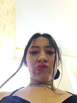 Snapshot of LuciaTomson chatting on 11-17-25, 01:50 LuciaTomson online show from 11-17-25, 01:50