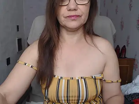 Snapshot of KittyyLaBeauty chatting on 05-17-26, 05:27 KittyyLaBeauty online show from 05-17-26, 05:27