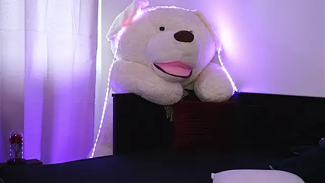 ivyleague  online show from 04-21-26, 03:39