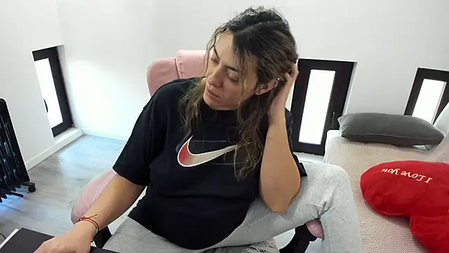 Dyana Kaylinn online show from 04-21-26, 04:41