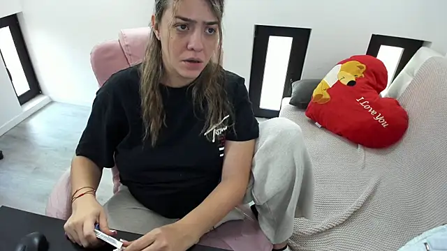 Dyana Kaylinn online show from 04-22-26, 04:59