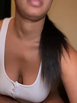 Snapshot of VanessaBling chatting on 05-11-26, 12:38 VanessaBling online show from 05-11-26, 12:38