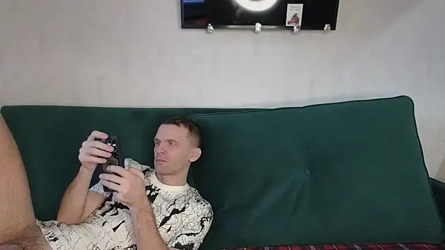 Snapshot of FoxLoveBasik chatting on 02-21-25, 10:39 FoxLoveBasik online show from 02-21-25, 10:39