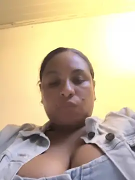 Snapshot of Francesca_ferrari chatting on 05-22-26, 01:57 Francesca ferrari online show from 05-22-26, 01:57