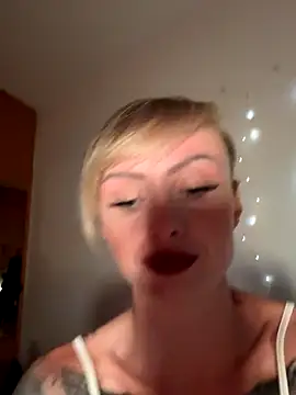 haileyhope  online show from 11-08-25, 11:25