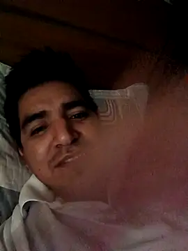 Snapshot of latino17 chatting on 05-10-26, 10:31 latino17 online show from 05-10-26, 10:31