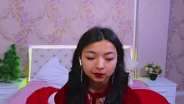 Snapshot of Shy_Kira chatting on 12-16-24, 03:32 Shy Kira online show from 12-16-24, 03:32