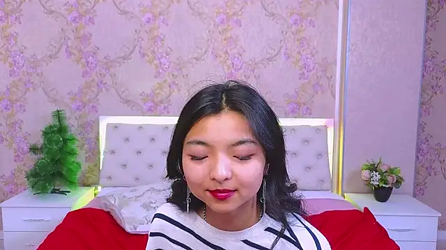 Snapshot of Shy_Kira chatting on 12-17-24, 06:42 Shy Kira online show from 12-17-24, 06:42