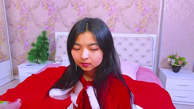 Snapshot of Shy_Kira chatting on 12-19-24, 06:45 Shy Kira online show from 12-19-24, 06:45