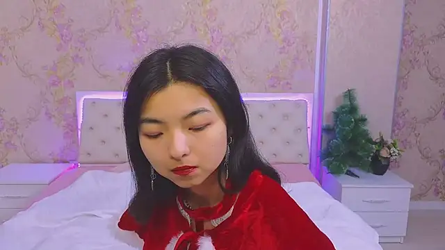 Snapshot of Shy_Kira chatting on 12-21-24, 12:27 Shy Kira online show from 12-21-24, 12:27