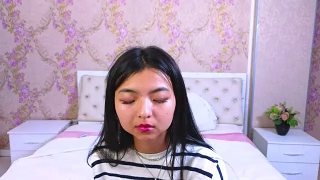 Snapshot of Shy_Kira chatting on 01-23-25, 06:56 Shy Kira online show from 01-23-25, 06:56