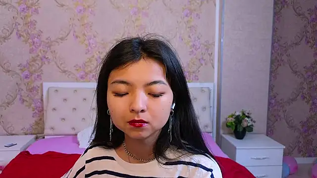 Snapshot of Shy_Kira chatting on 02-09-25, 12:41 Shy Kira online show from 02-09-25, 12:41