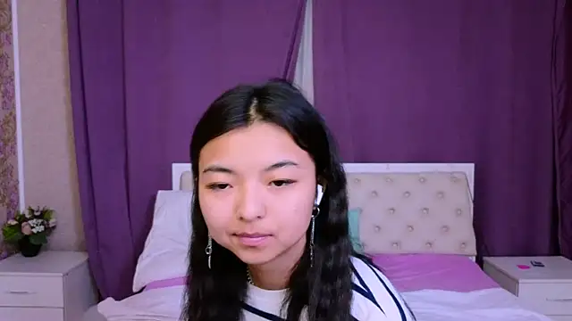 Snapshot of Shy_Kira chatting on 02-21-25, 03:54 Shy Kira online show from 02-21-25, 03:54