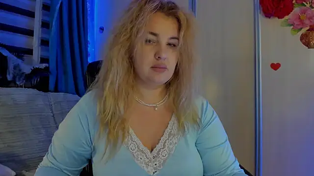 CoraSwon online show from 11-08-25, 01:28