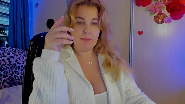 CoraSwon online show from 11-29-25, 09:45