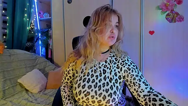 CoraSwon online show from 02-22-26, 05:00