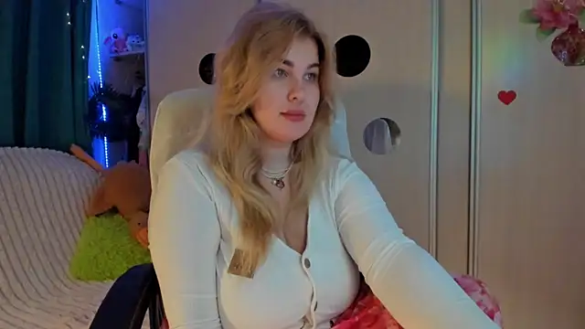 CoraSwon online show from 02-26-26, 04:06