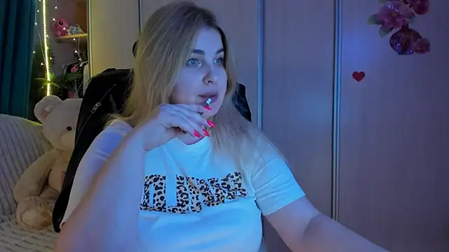 CoraSwon online show from 03-05-26, 05:20