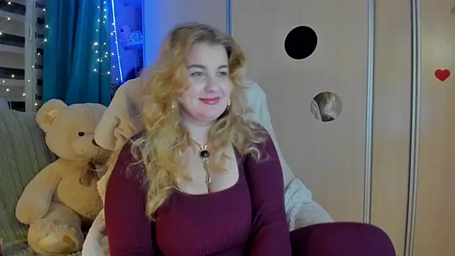 CoraSwon online show from 03-22-26, 06:33