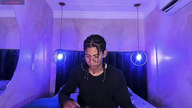 Maxim-Walker online show from 11-18-25, 03:23