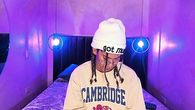 Maxim-Walker online show from 11-24-25, 03:06