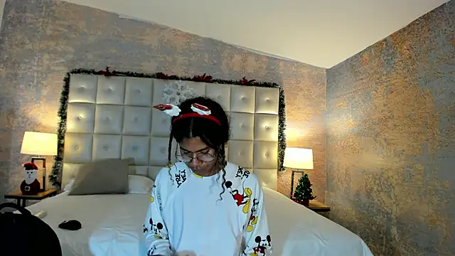 Maxim-Walker online show from 12-21-25, 03:02