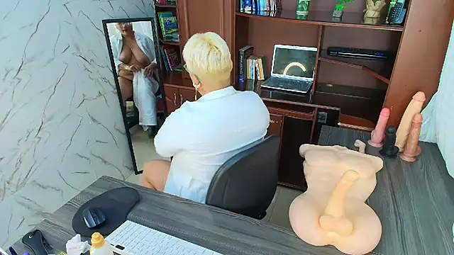 GianellaCox  online show from 02-14-25, 07:44