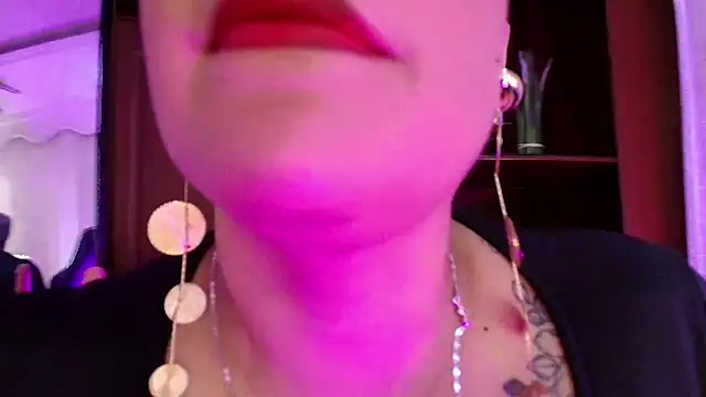 GianellaCox  online show from 03-11-25, 07:58