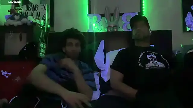 pantslesstraveler plt online show from 11-12-25, 05:08