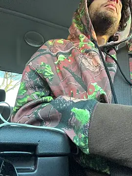 pantslesstraveler plt online show from 12-21-25, 09:33