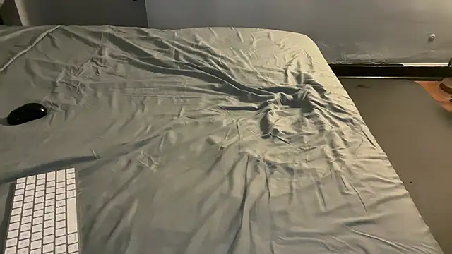 Snapshot of pantslesstraveler_plt chatting on 04-22-26, 05:43 pantslesstraveler plt online show from 04-22-26, 05:43
