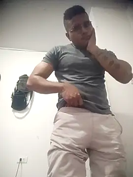 SaucyAffair0 online show from 03-25-26, 12:38