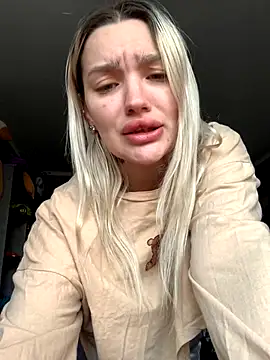 Snapshot of Sextazy chatting on 10-18-25, 09:21 Sextazy online show from 10-18-25, 09:21