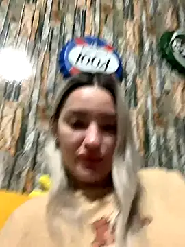 Snapshot of Sextazy chatting on 10-19-25, 12:39 Sextazy online show from 10-19-25, 12:39