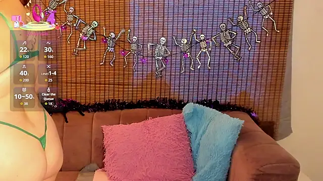 ariana cross online show from 10-25-25, 01:07