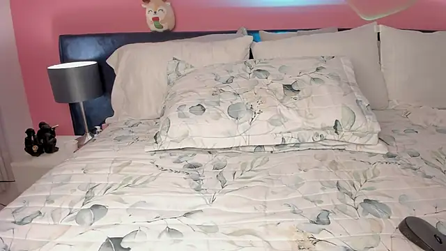 Alaia Manson online show from 03-18-25, 06:04